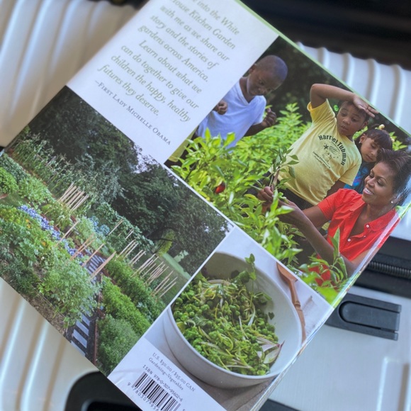 Signed Copy Michelle Obama Cookbook American Grown White House Vegetable Garden - Picture 5 of 6